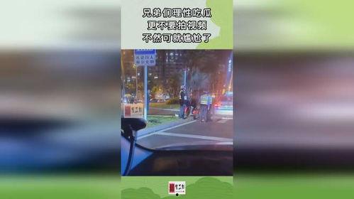 吃瓜尴尬场面视频,视频记录那些让人脸红的瞬间