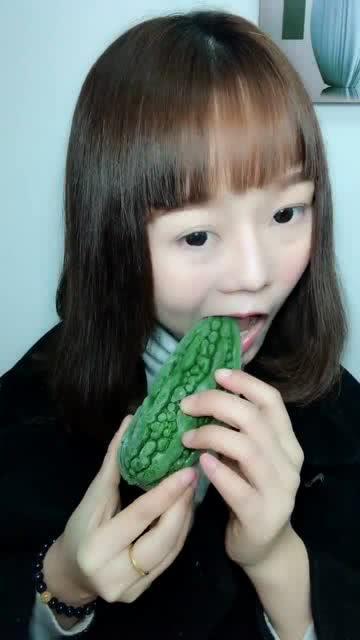 吃瓜精神小妹直播,揭秘网红幕后生活