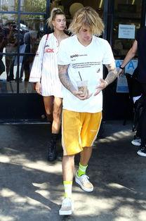 吃瓜白色袜子,潮流趋势背后的文化内涵 第2张 吃瓜白色袜子,潮流趋势背后的文化内涵 第2张